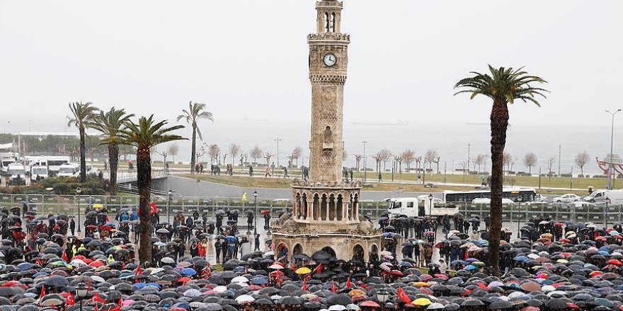 Şehit polis Fethi Sekin için İzmir Valiliği önünde tören