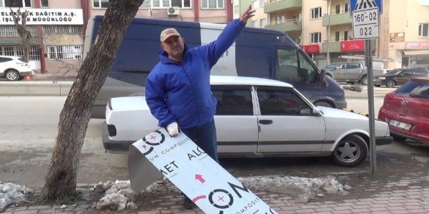 Rüzgarda uçan sac levhadan ucuz kurtuldu