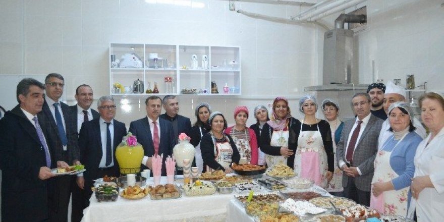Kaymakam Kaya’dan Aşçı Çıraklık Kursu’na ziyaret