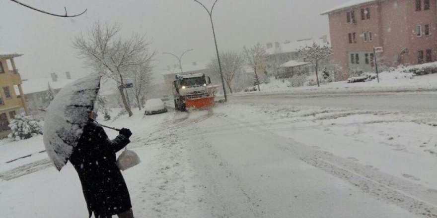Düzce Belediyesinin karla mücadelesi sürüyor