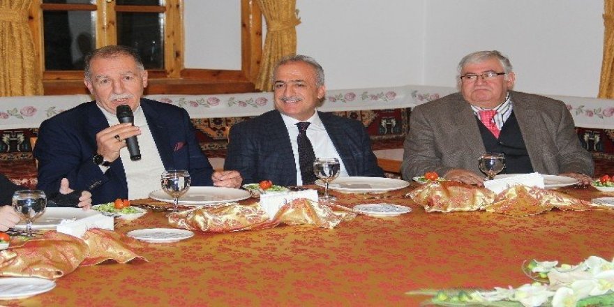 Rektör Çomaklı, Erzurumlu Sanayici ve İş Adamlarını Ağırladı