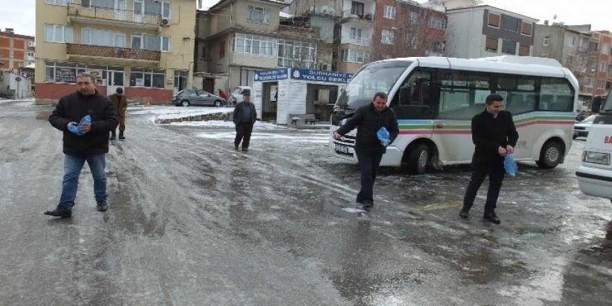 Burhaniye’de kar sevinci yaşandı