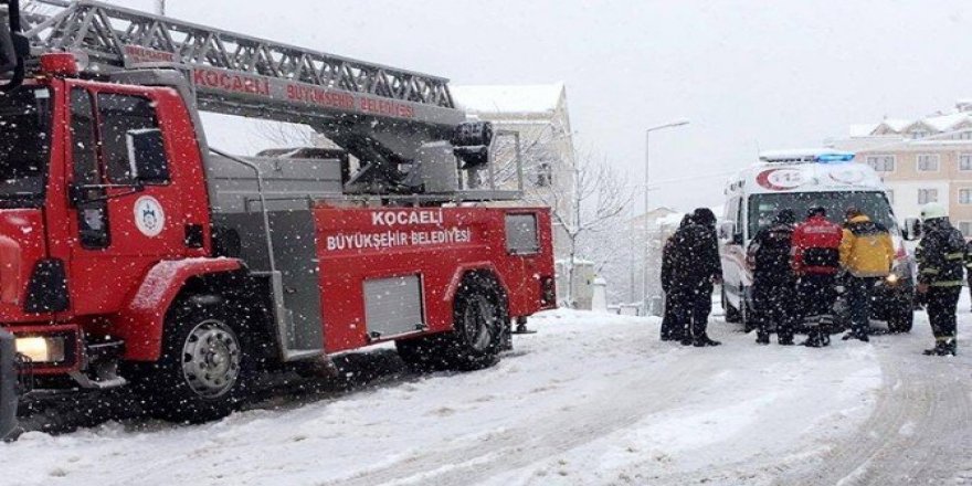 İnşaat önündeki demirleri fark edemeyince demirlere saplandı