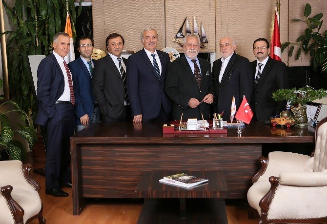 MODOKO’dan fuarda ziyaretçilerine zeytin fidanı