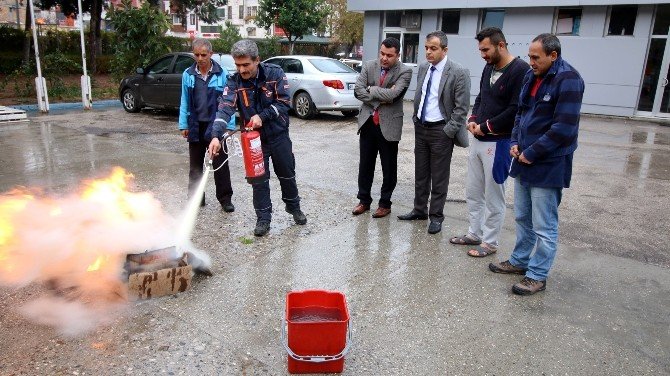 Üniversite öğrencilerine yangın tatbikatı