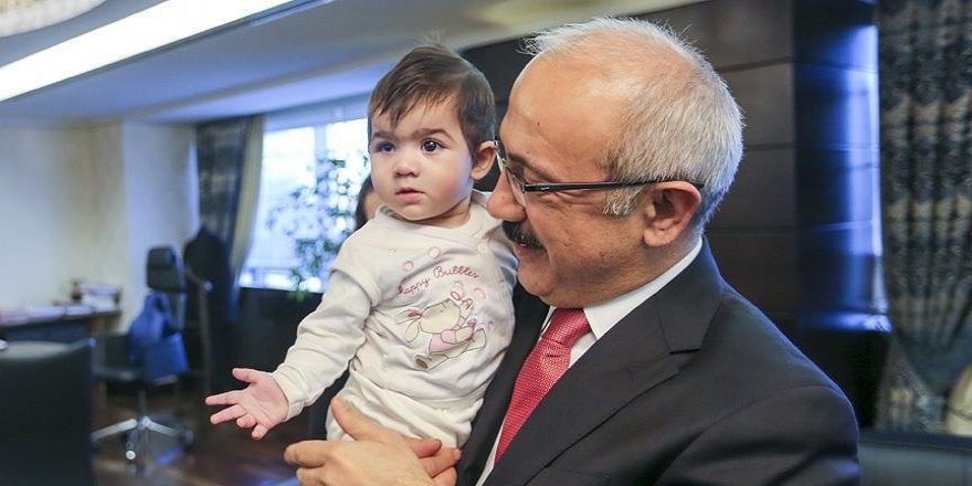 Bakan Elvan Öykü bebeğe 'ışık' oldu