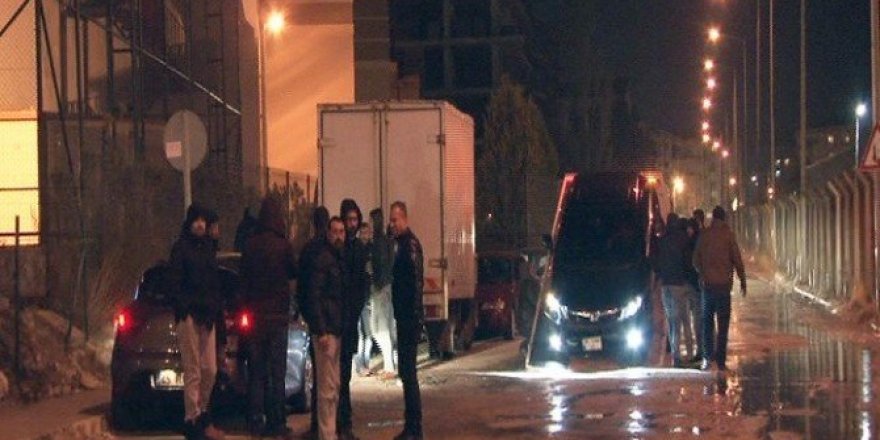 Yollar buz tuttu, 7 araç birbirine girdi