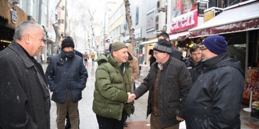 Başkan Altınok Öz kar ile mücadele ekiplerini ziyaret etti