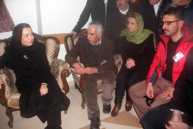 AK Partili Çalık, şehit polis Fethi Sekin’in ailesini ziyaret etti