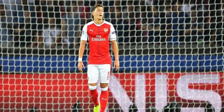 Mesut Özil'in geleceği Wenger'e bağlı