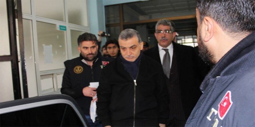 Hidayet Karaca savunma yerine şov yapmayı tercih etti