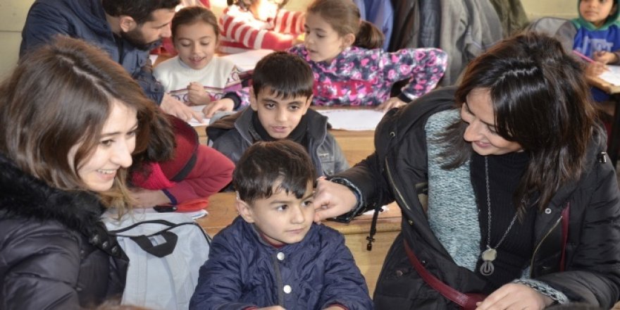 423 Suriyeli öğrenciye giysi ve ayakkabı yardımı