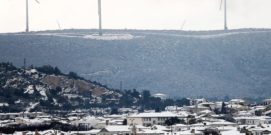 Alaçatı'ya kar yağdı