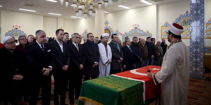 Osmanlı hanedan reisi Osmanoğlu son yolculuğuna uğurlandı