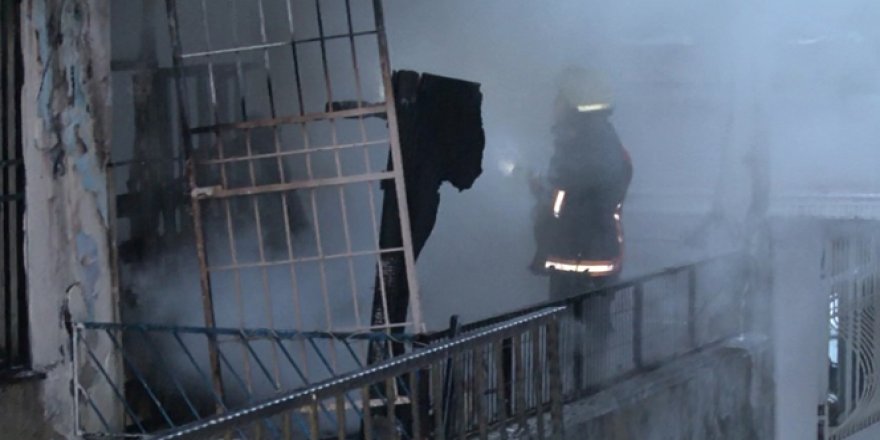 Bahçelievler'de yangın çıktı: 2 ölü
