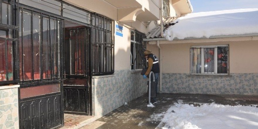 Para bulamayınca köfte çaldılar