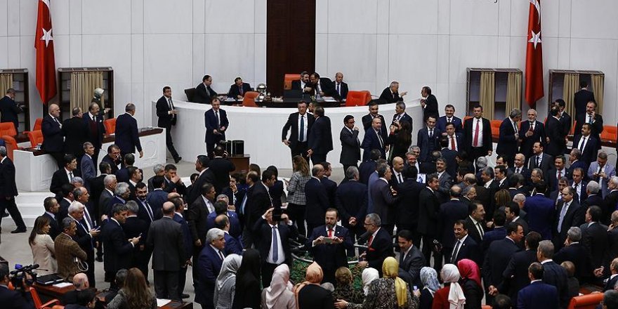 Anayasa değişikliği teklifinde 1. maddenin oylamasına geçildi