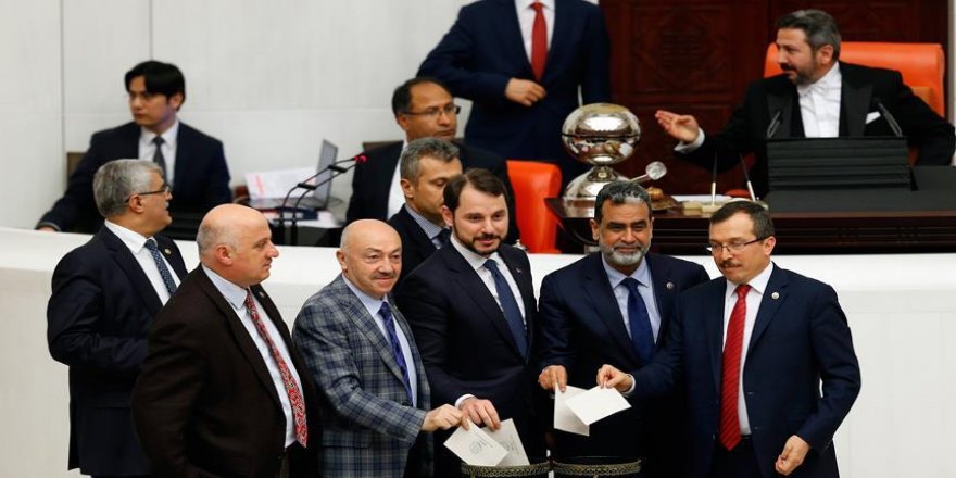 Anayasa teklifinin birinci maddesi kabul edildi
