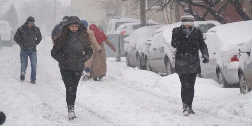 Parası olan onlara koştu! Erkekler son ana bıraktı