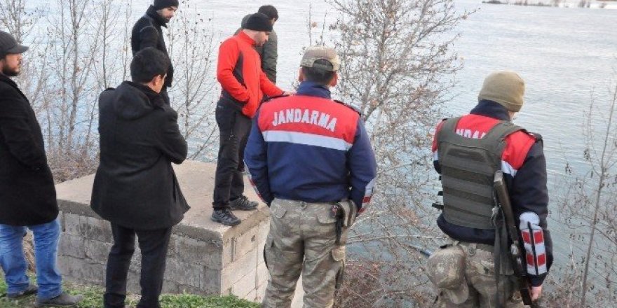 Yaşlı adam karısı ve oğlu tarafından öldürülüp nehre atıldı