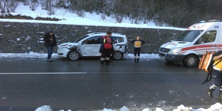 Zonguldak’ta iki ayrı trafik kazası: 3 yaralı