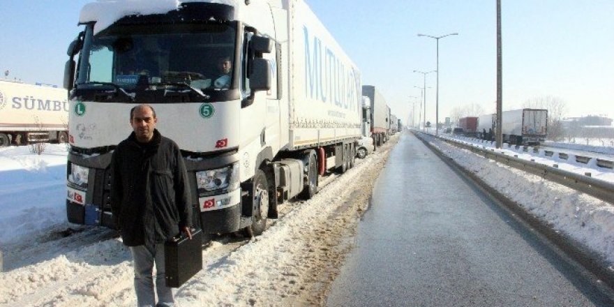 Bulgaristan’daki kar Kapıkule’yi vurdu: 16 kilometre kuyruk
