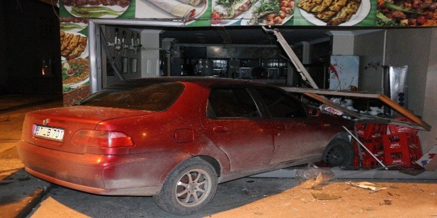 Alkollü sürücü lokantaya girerek durabildi