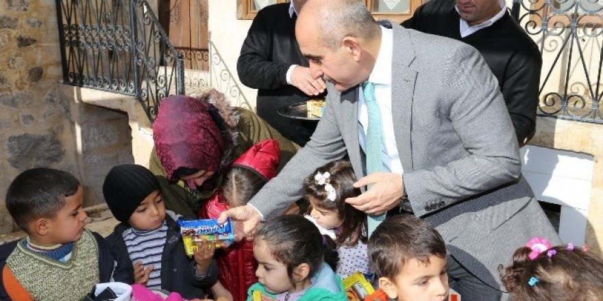 Kara yetim çocukları unutmadı