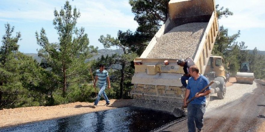 Büyükşehir ekipleri, bin 400 km köy yolunu asfaltladı