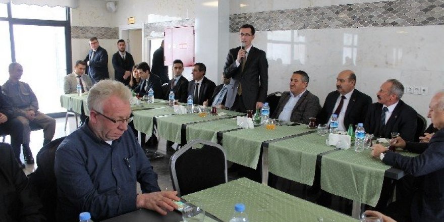 İscehisar Kaymakamı Ali Altınkaynak’a veda yemeği