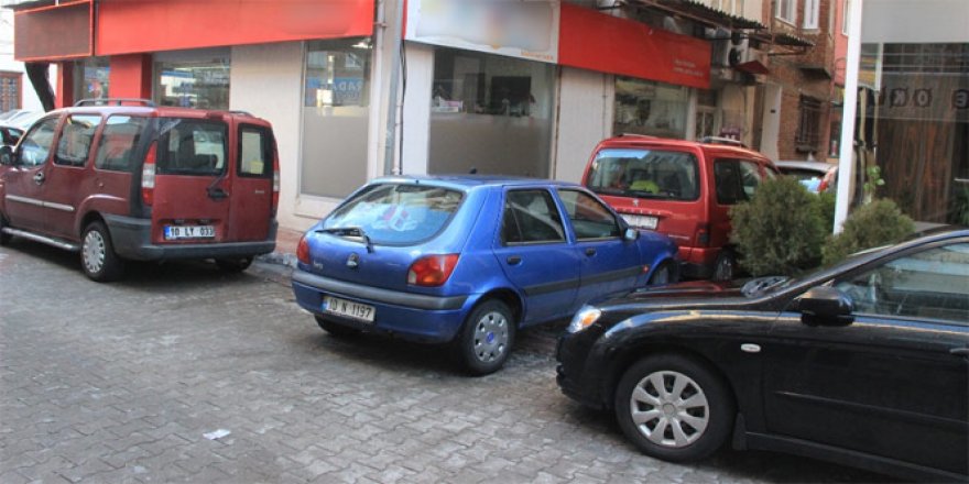 Balıkesir’de sokak ortasında kadın cinayeti