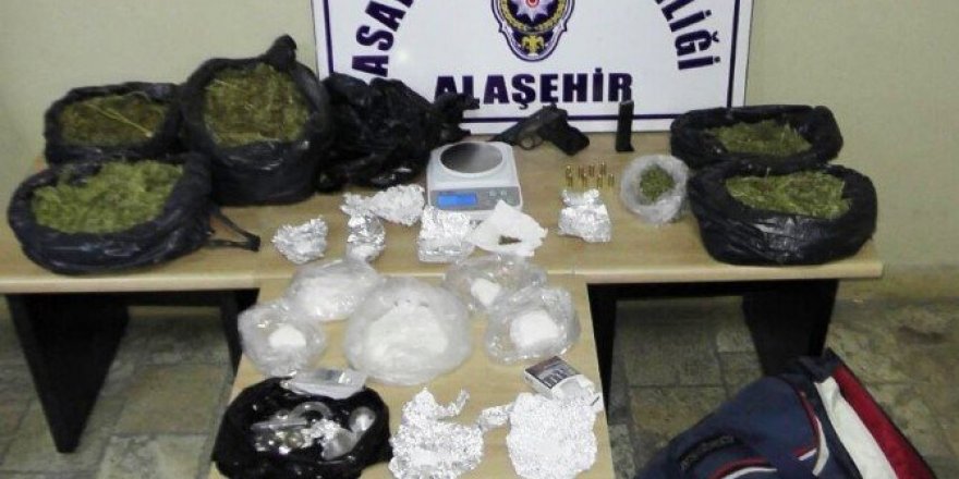 Zehir taciri çifte uyuşturucu operasyonu
