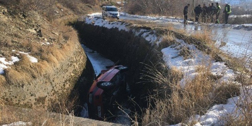Tokat’ta otomobil sulama kanalına devrildi: 2 yaralı