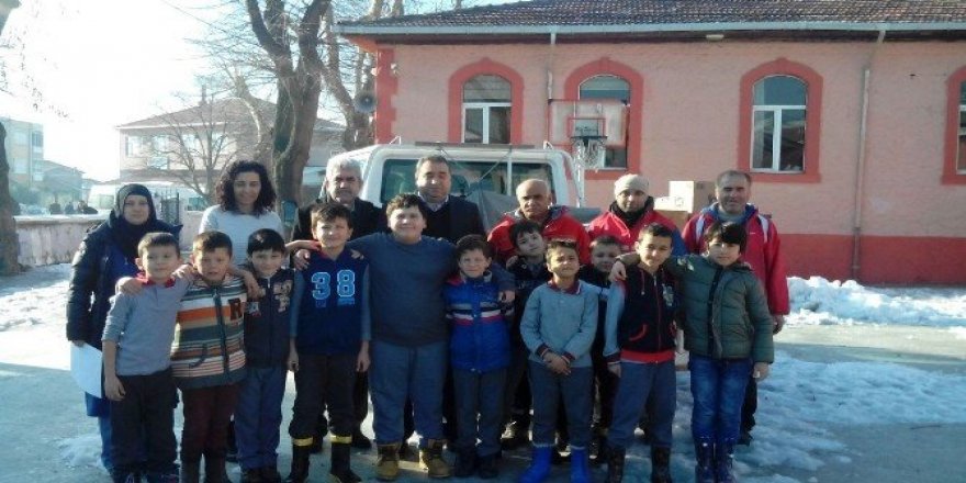 Öğrencilerden Halep’e yardım
