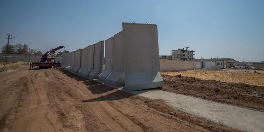 Suriye ve Irak sınırında 330 kilometre modüler beton duvar örüldü