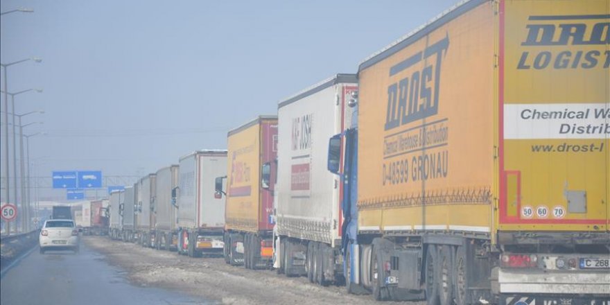 Kapıkule ve Hamzabeyli'de tır kuyruğu
