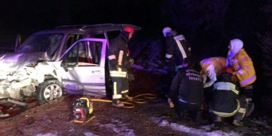 Denizli’de trafik kazası: 3 ölü, 5 yaralı