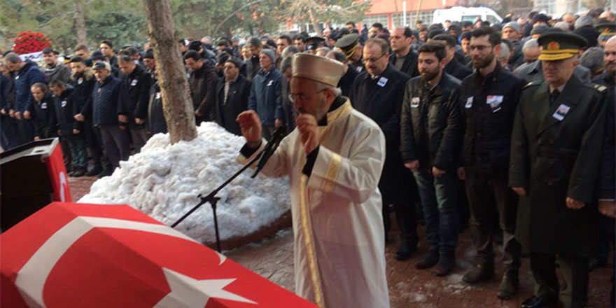 Konya şehidini kalbine gömdü