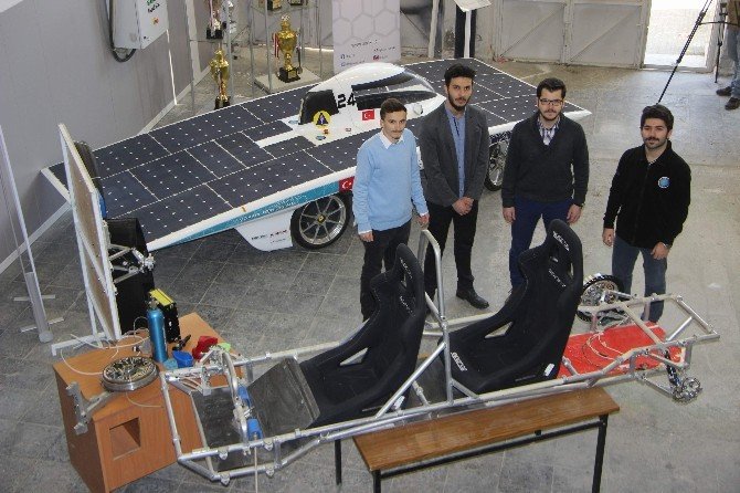 Hidrojenle çalışan otomobilin motorunu jantın içine sığdırdılar