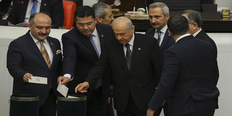 Anayasa değişiklik teklifinin 7. maddesi kabul edildi