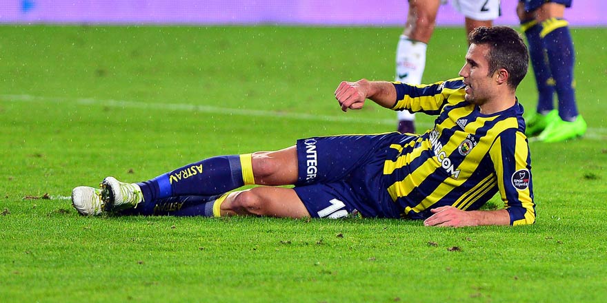 Fenerbahçe 4 sezon sonra evinde 3 gollü yenilgi aldı