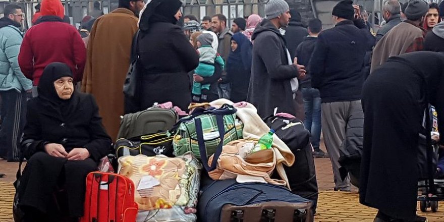Suriye rejiminin kuşattığı Vaer ilçesinde tahliyeler başladı