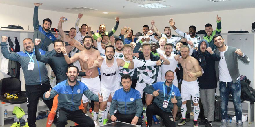 Konyasporlu futbolculardan Kadıköy pozu