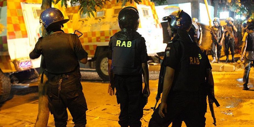 Bangladeş'te kontrol noktasından geçmeye çalışan kişi öldürüldü
