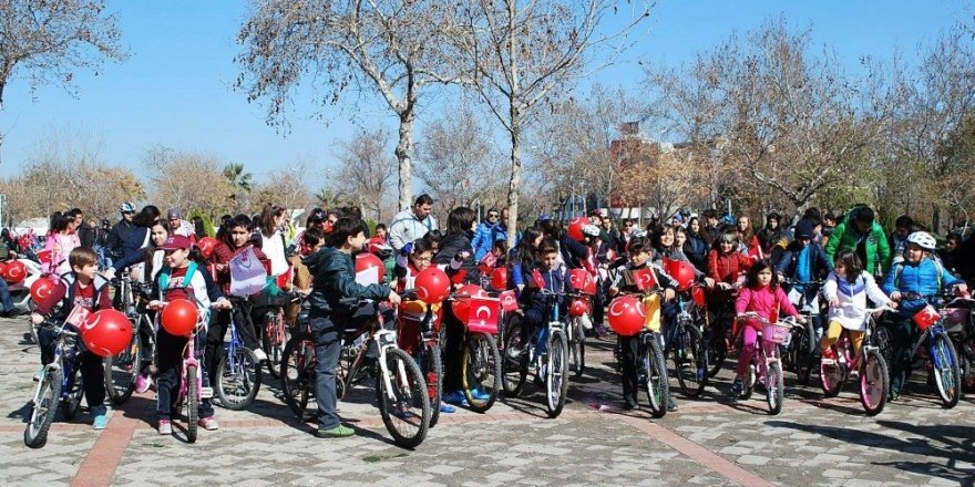 Manisa şehitlerini andı