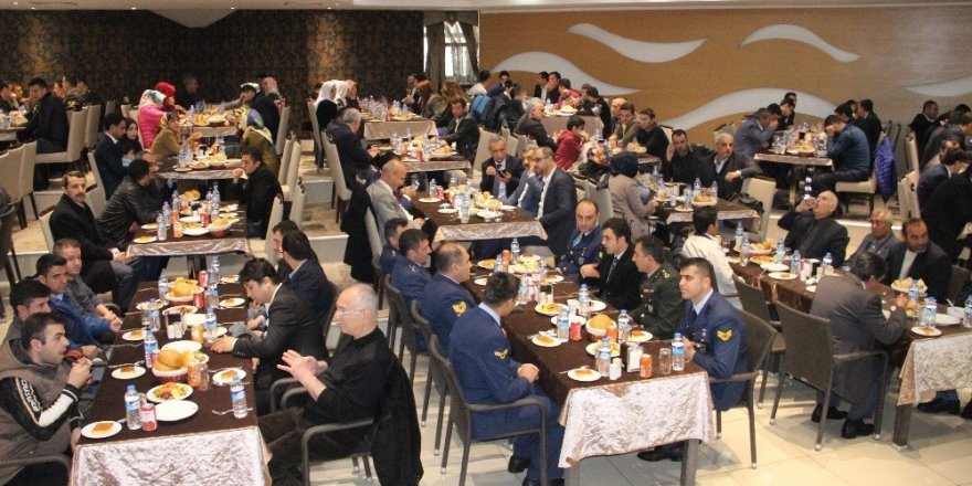 Şehit aileleri ve yakınları yemekte bir araya geldi