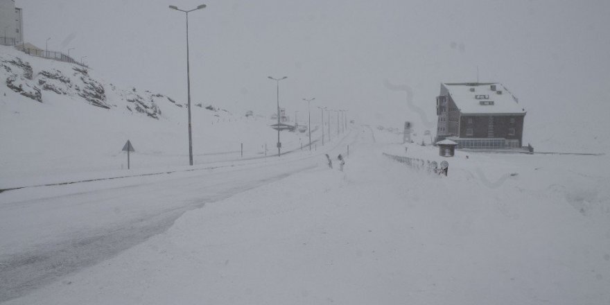 Erciyes’te pistlere 50 santimetre kar düştü