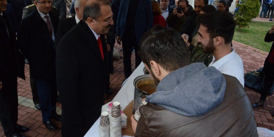 2 metre boyunda kılıç balığı yakalandı