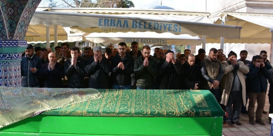 İmam nikahlı eşi tarafından öldürülen kadın toprağa verildi