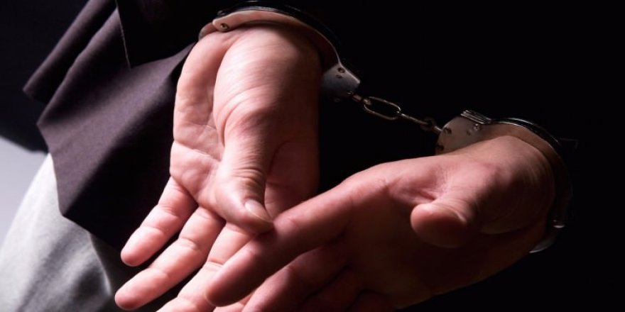 Kendisine şantaj yaptığı iddia edilen adamı başından vurarak öldürdü